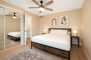 3 chambres, bureau, fer et planche à repasser, lit parapluie