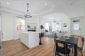 Dining - Designer 2BR | Historic Charm + Walk to Fun (Jacksonville)
