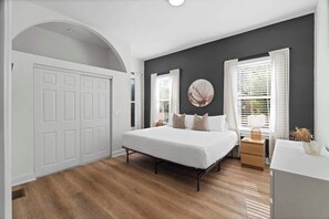 2 bedrooms, iron/ironing board, free WiFi, bed sheets - Designer 2BR | Historic Charm + Walk to Fun (Jacksonville)