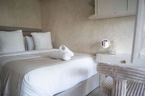 1 bedroom, desk, iron/ironing board, WiFi