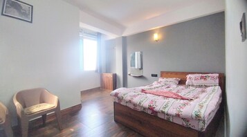 Ropa de cama hipoalergénica, escritorio y sistema de insonorización 