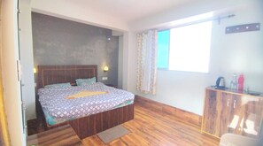 Hypo-allergenic bedding, desk, soundproofing, free WiFi - Hotel Pit-Stop Darjeeling (Darjeeling)
