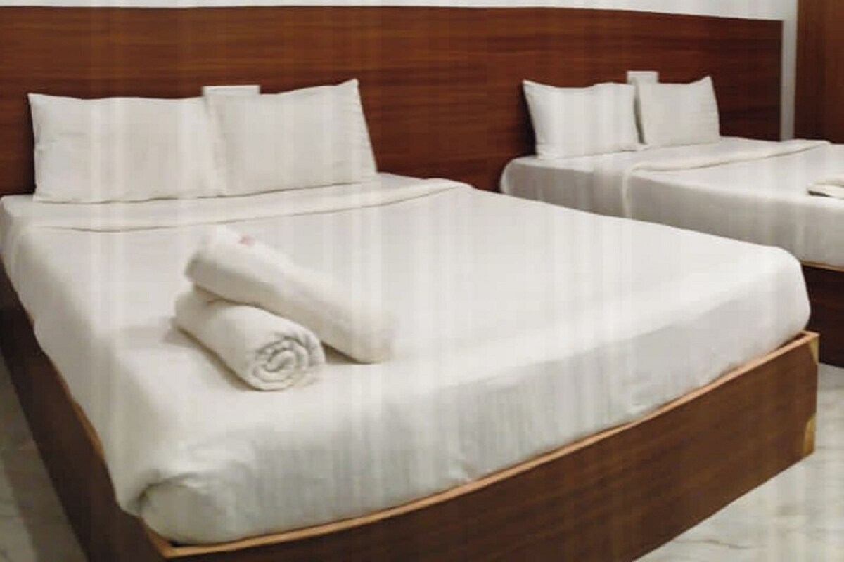 Family Suite | Hypo-allergenic bedding available, desk, WiFi (free), bed sheets