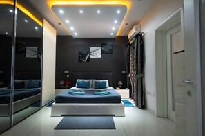 3 slaapkamers, een strijkplank/strijkijzer, internet, beddengoed