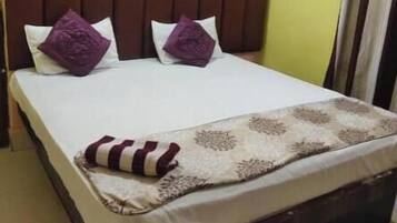 ห้องเอ็กเซกคิวทีฟ | โต๊ะทำงาน, Wi-Fi ฟรี, ผ้าปูที่นอน