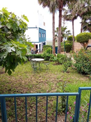 Outdoor dining - The Maison Bleu room (TANGER)