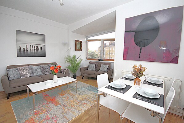 Dining - Boutique Apartment minutes to London Bridge Tube (London)