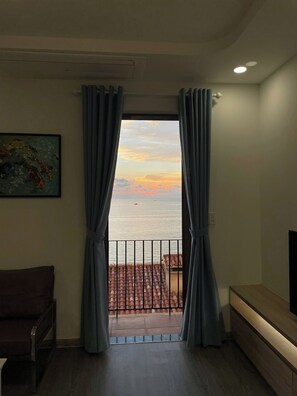 書桌、筆電工作空間、隔音、熨斗/熨衣板