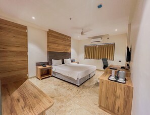 Deluxe Room, Garden View | Iron/ironing board, free WiFi, wheelchair access