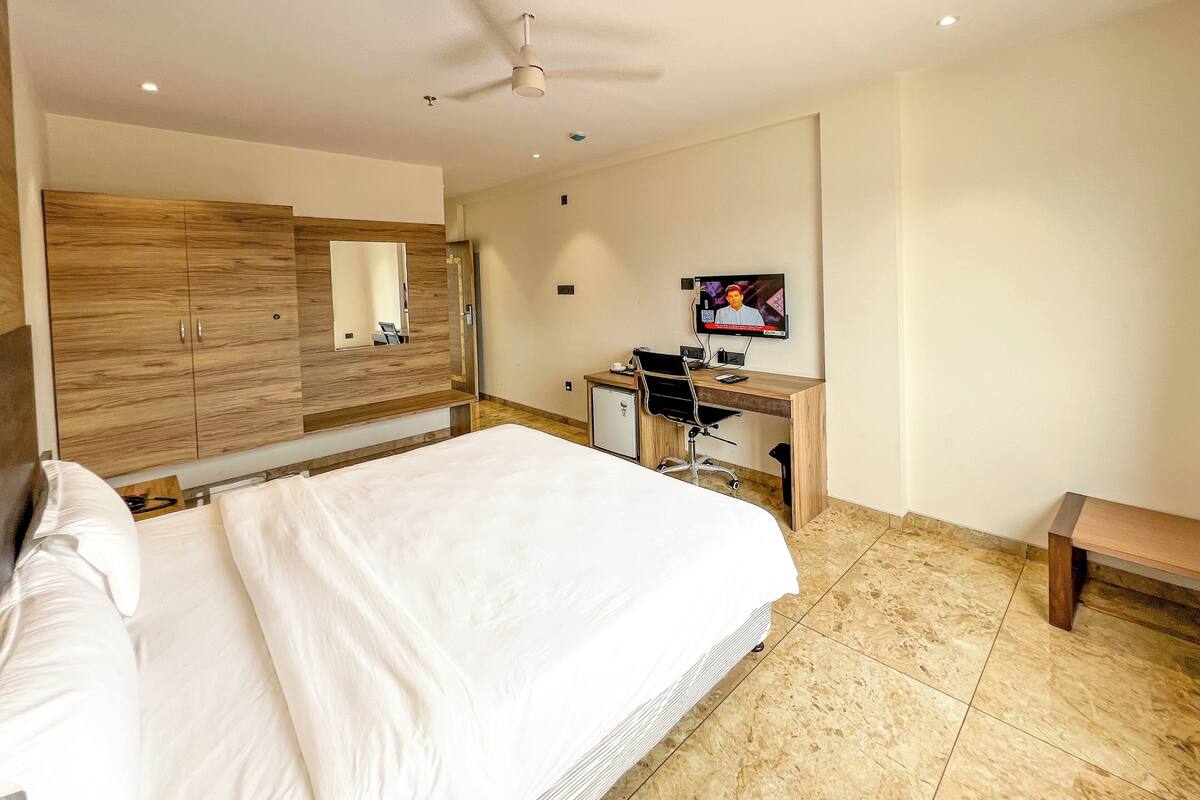 Deluxe Room, Garden View | Iron/ironing board (on request), WiFi (free)