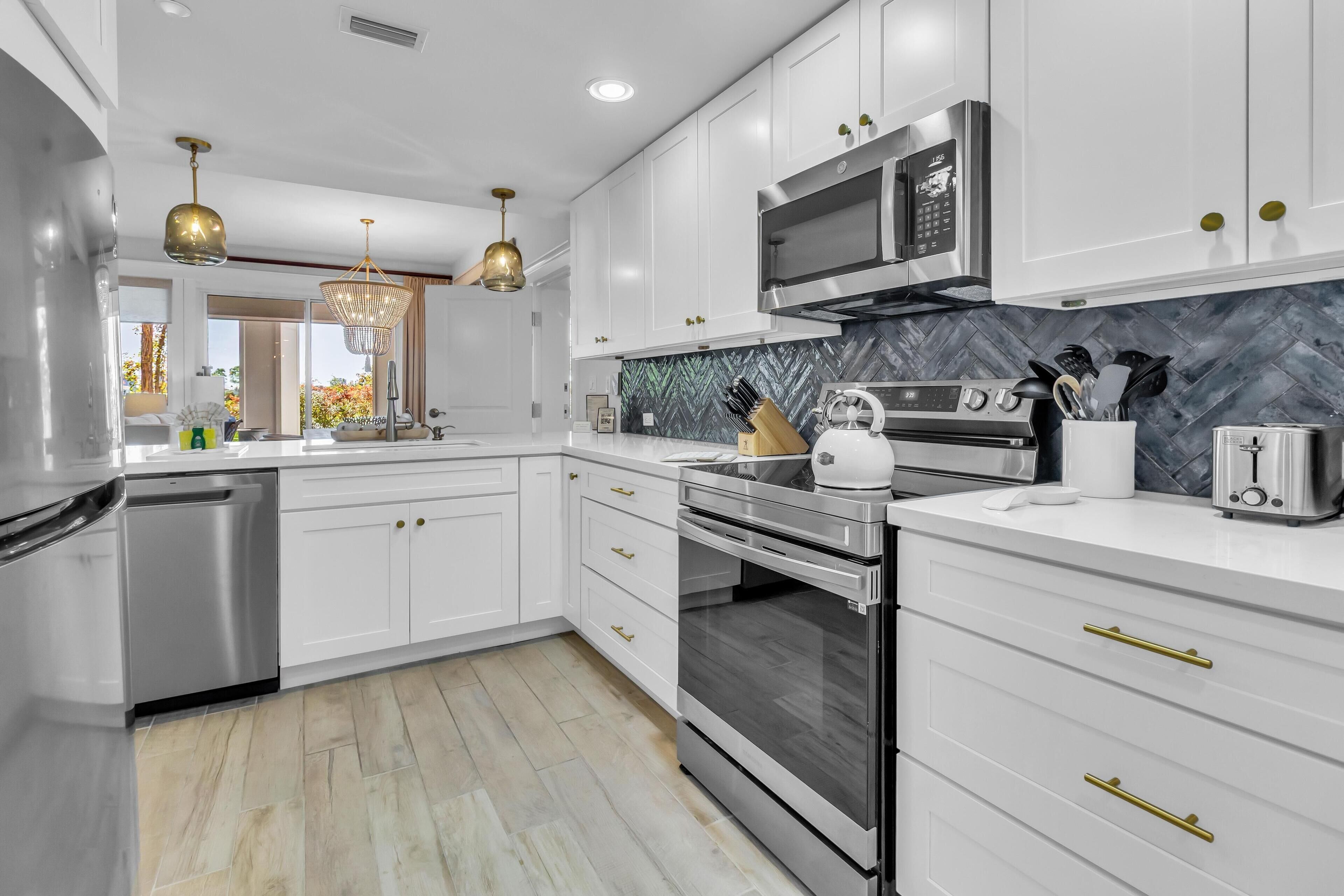 Refrigerador, microondas, horno y parrilla de estufa 