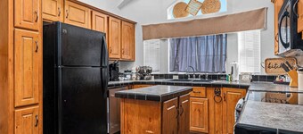 Saw Mill Cottage - Hot Tub & 10 Mins to Main St