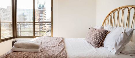 2 bedrooms, desk, iron/ironing board, WiFi