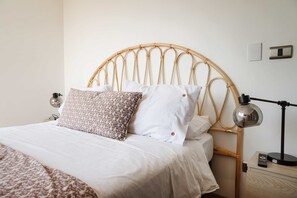 2 bedrooms, desk, iron/ironing board, WiFi