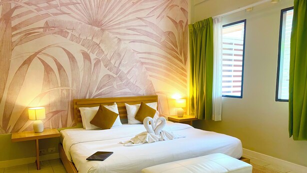 Minibar, in-room safe, desk, laptop workspace - Spice & Sea Resort (Karon)