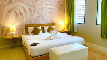 Deluxe Double Room | Minibar, in-room safe, desk, laptop workspace