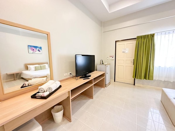 In-room safe, free WiFi