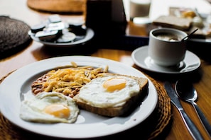 Daily buffet breakfast (THB 300 per person)