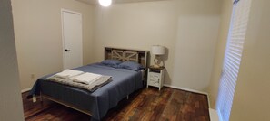 3 bedrooms, desk, iron/ironing board, free WiFi