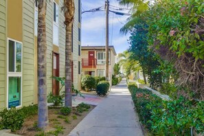 Property grounds - Mission Bay Getaway - Walk to the Water (San Diego)