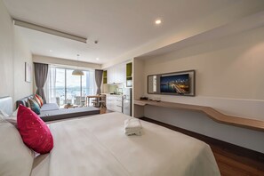 Bureau, espace de travail pour ordinateur portable, rideaux occultants