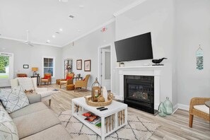 Smart TV - 4BR Townhouse with Golf View in Ocean Isle Beach (Ocean Isle Beach)