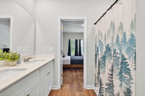 4 soverom, strykejern/-brett, wi-fi og sengetøy