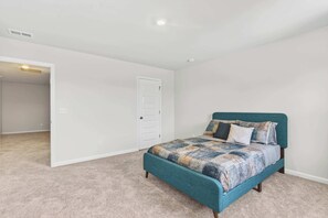 4 bedrooms, iron/ironing board, WiFi, bed sheets