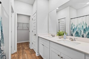 Shower, hair dryer, towels, shampoo