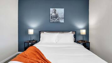 4 chambres, bureau, fer et planche Ă repasser, lit parapluie