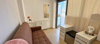 Cozy studio near the city center with free parking