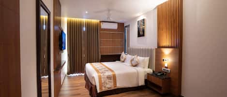 In-room safe, desk, laptop workspace, iron/ironing board