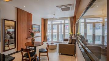 Suite Deluxe | Coffres-forts dans les chambres, bureau