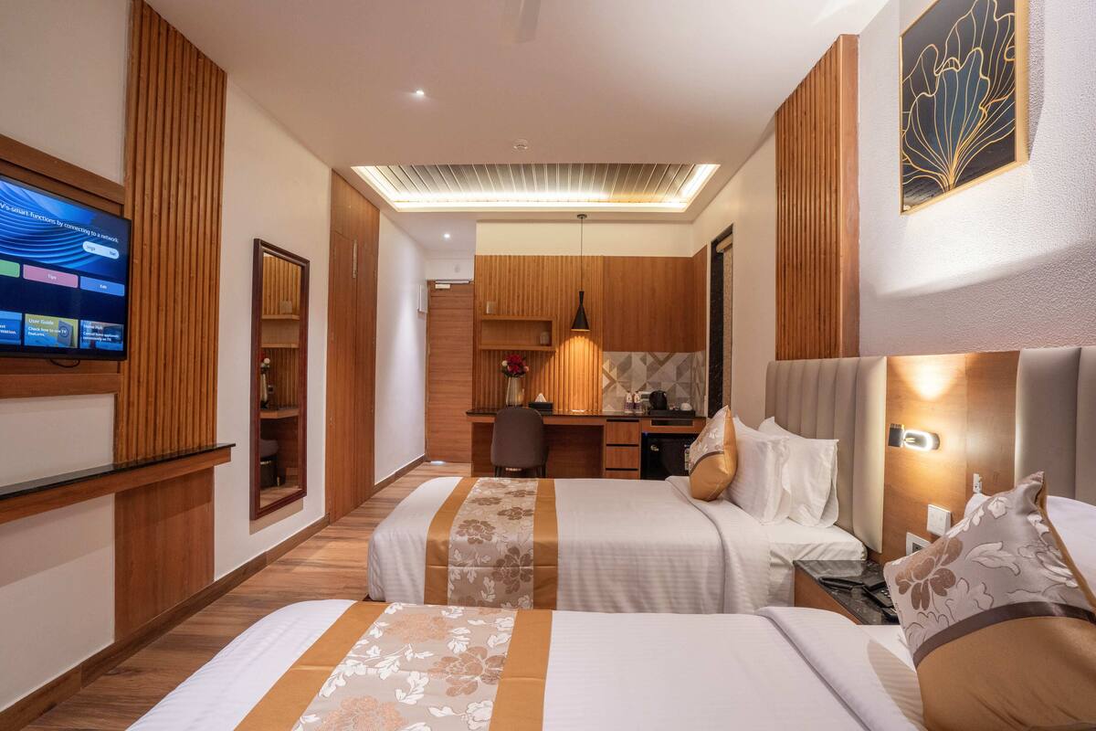 Double or Twin Room | In-room safe, desk, laptop workspace, iron/ironing board