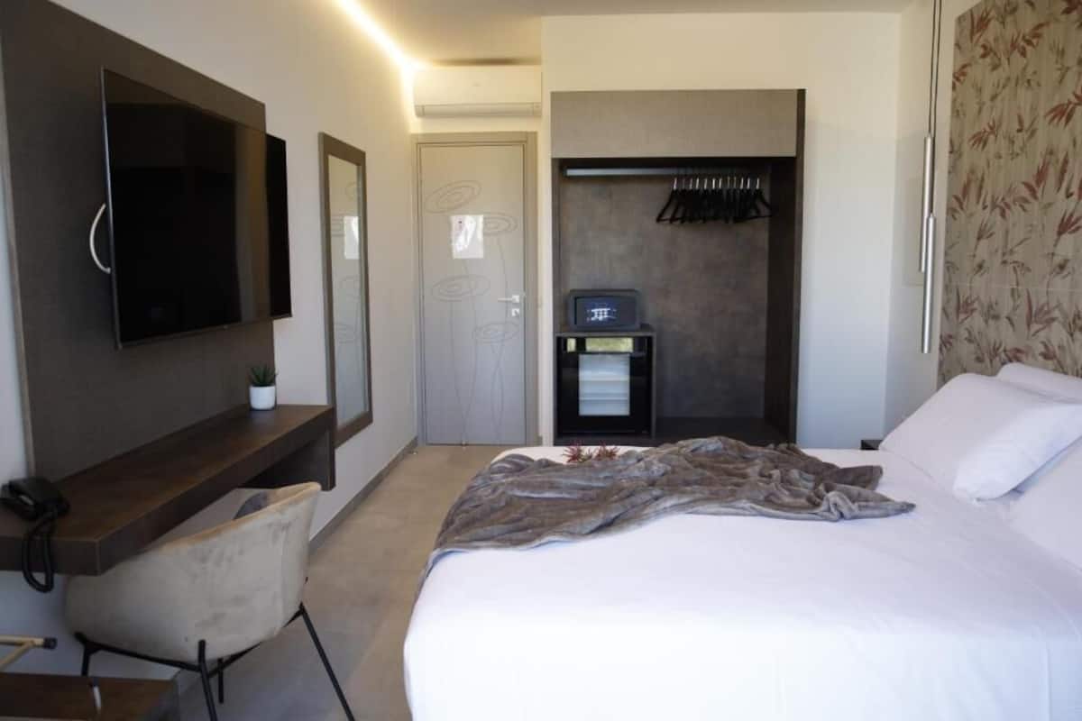Superior Double Room, Balcony | In-room safe, desk, free WiFi