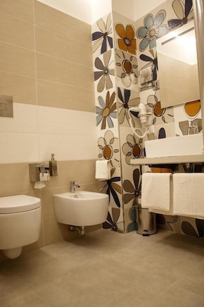 Superior Double Room, Balcony | Bathroom | Shower, hair dryer, towels, soap