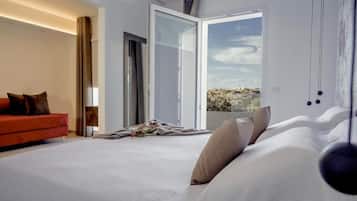 In-room safe, desk, free WiFi