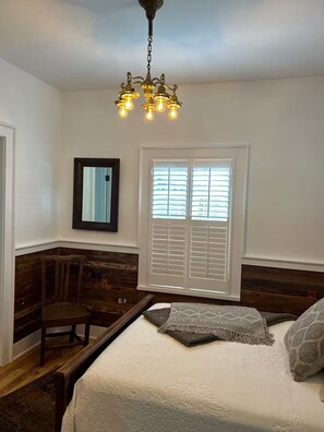 2 bedrooms, desk, iron/ironing board, Internet