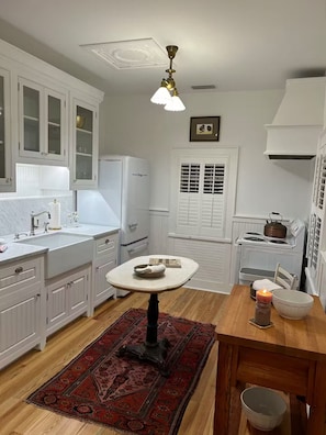 Microwave, coffee/tea maker, cookware/dishes/utensils