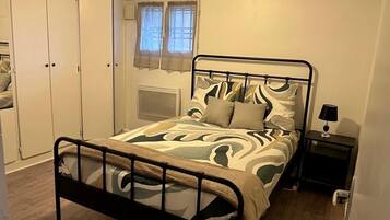 1 bedroom, desk, iron/ironing board, free WiFi