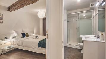 2 bedrooms, iron/ironing board, bed sheets