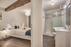 Apartment | 2 bedrooms, iron/ironing board, bed sheets - Superb Apartment in the Center of Paris by Stusioprestige (Paris)