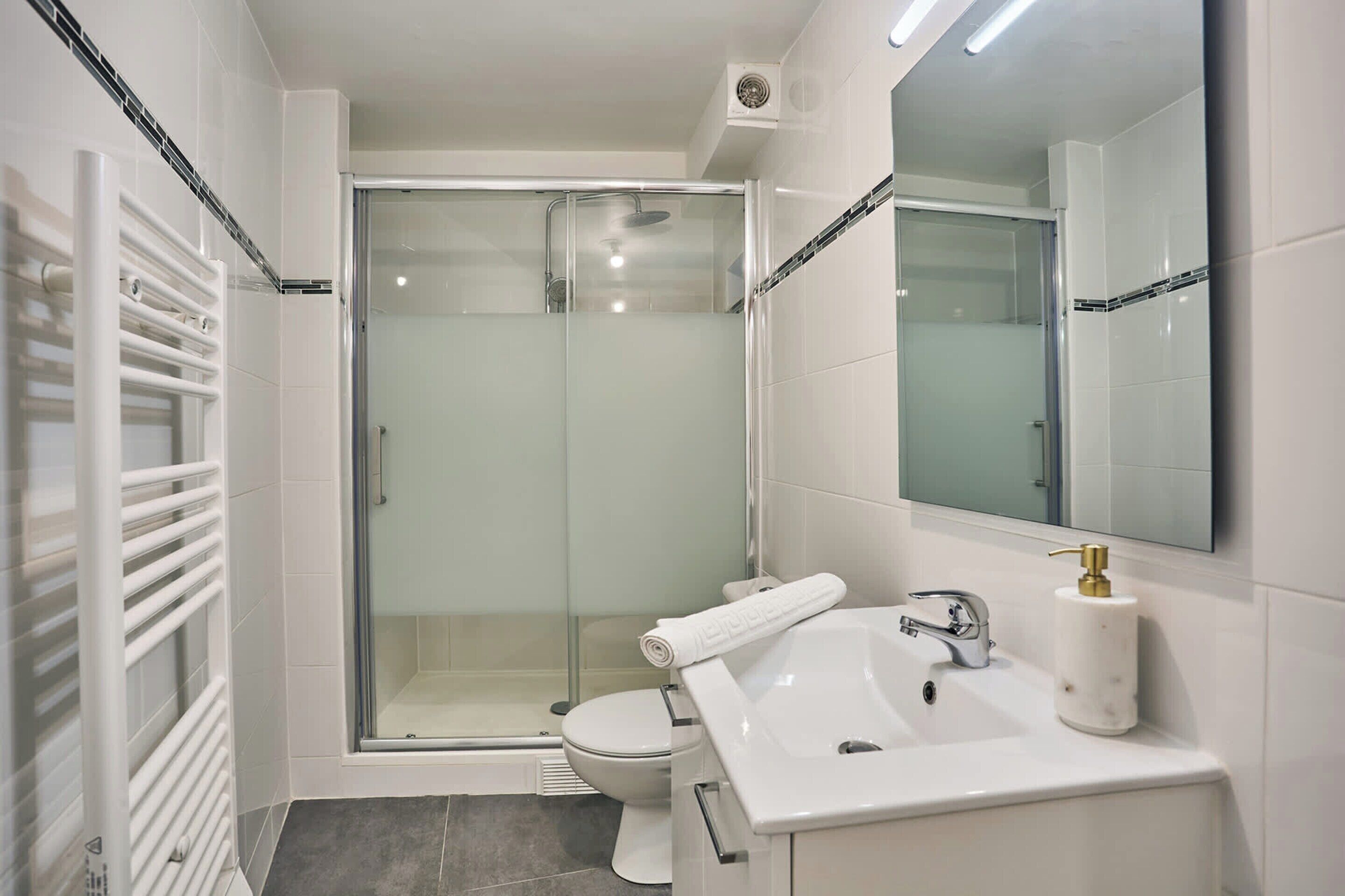 Apartament | Bany | Assecador de cabells, tovalloles i xampú 