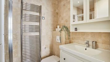 Apartment | Bathroom | Hair dryer, soap, shampoo