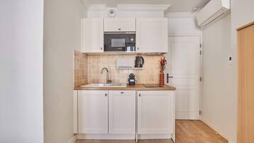 Apartment | Private kitchen | Fridge, microwave, dishwasher, coffee/tea maker