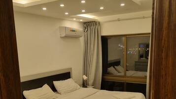 Apartment, 2 Bedrooms, Accessible, Smoking | 2 bedrooms