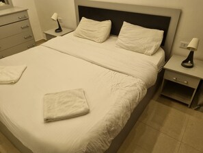 Apartment, 2 Bedrooms, Accessible, Smoking | 2 bedrooms