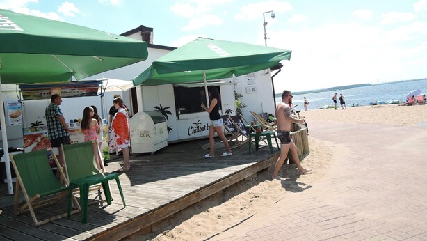 A beachside food truck with a green awning and outdoor seating. - Holiday Home in Stepnica Near Szczecin Lagoon (Stepnica)