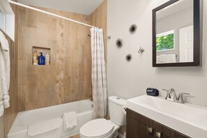 Dusche, Haartrockner, Handtücher