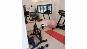 Fitness facility - Aviya - Furnished studio with bedroom and living room (Dakar)